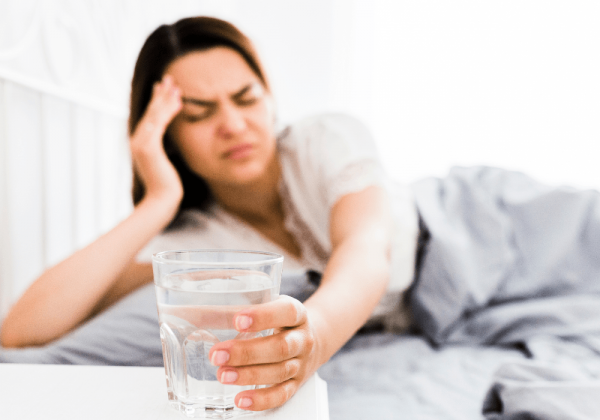 ¿Tienes resaca? Estas acciones comunes podrían empeorarla sin que lo sepas