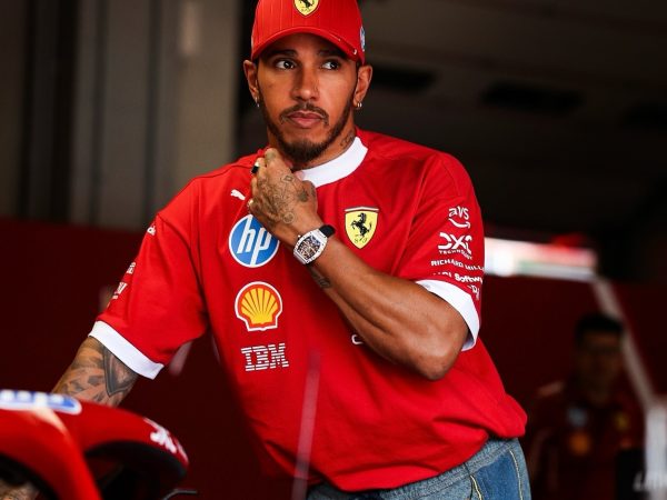 El piloto británico Lewis Hamilton, heptacampeón de Fórmula 1 es actualmente piloto de Ferrari. FOTO: lewishamilton (Instagram).