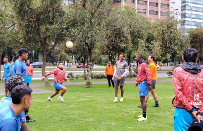 Libertad FC se instaló en el parque La Carolina para realizar ejercicios tácticos y físicos antes de su choque contra Independiente del Valle.