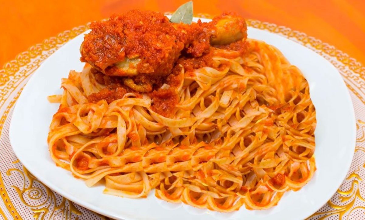 ¿Sin ideas para cocinar? Aprende a hacer tallarín de pollo en solo 4 pasos