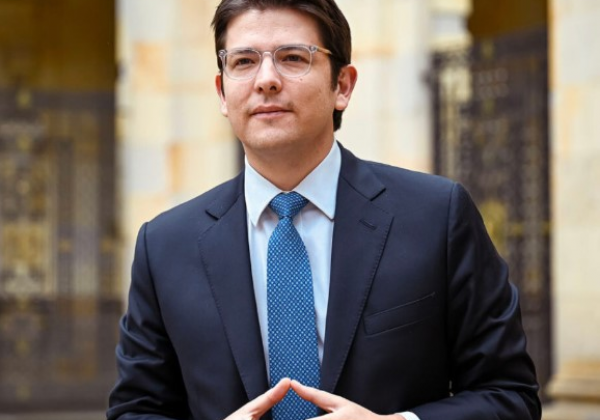 Le dispararon por la espalda: atacan a Miguel Uribe Turbay en pleno evento político