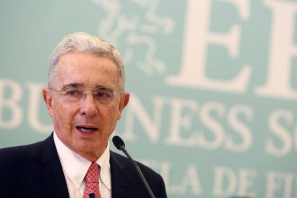 Abogados de Álvaro Uribe piden su libertad inmediata tras condena por soborno y fraude procesal