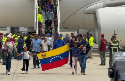 Seis menores entre los 194 migrantes retornados a Venezuela desde EE. UU., confirma Ministerio del Interior