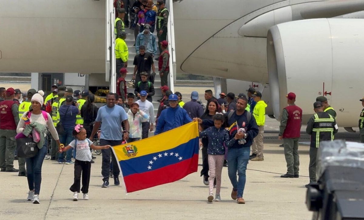 Seis menores entre los 194 migrantes retornados a Venezuela desde EE. UU., confirma Ministerio del Interior