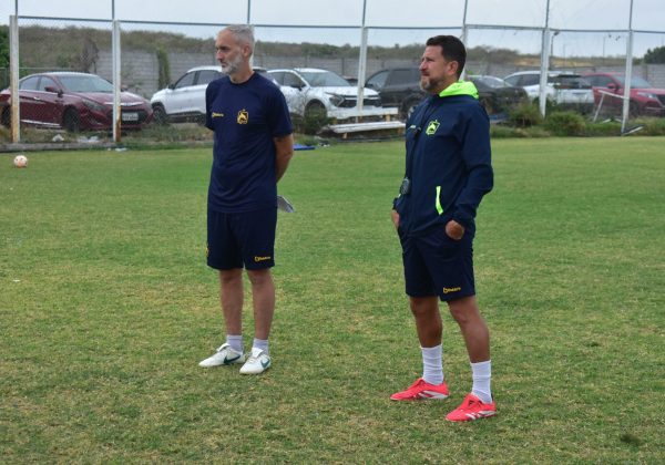 Patricio Urritia en un entrenamiento con Delfín SC.