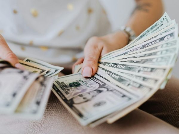 ¿Cuánto destina el Gobierno de Ecuador para cubrir los salarios de los funcionarios públicos (Pexesl)