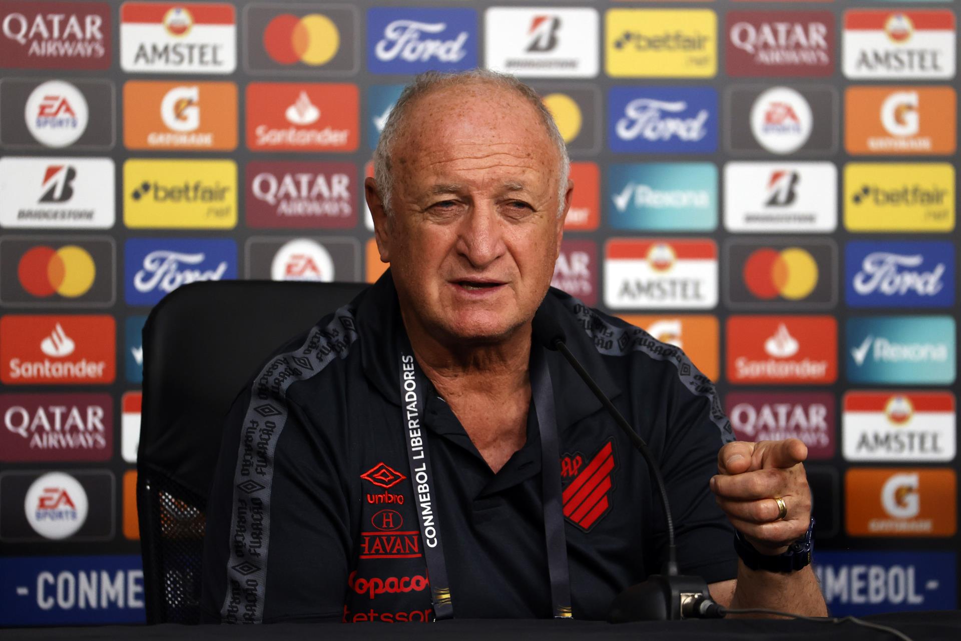 El entrenador del club brasileño de fútbol Paranaense, Luiz Felipe Scolari