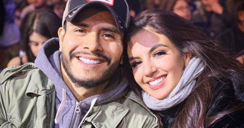 Jonathan Estrada y su esposa la cantante Dayanara Peralta.