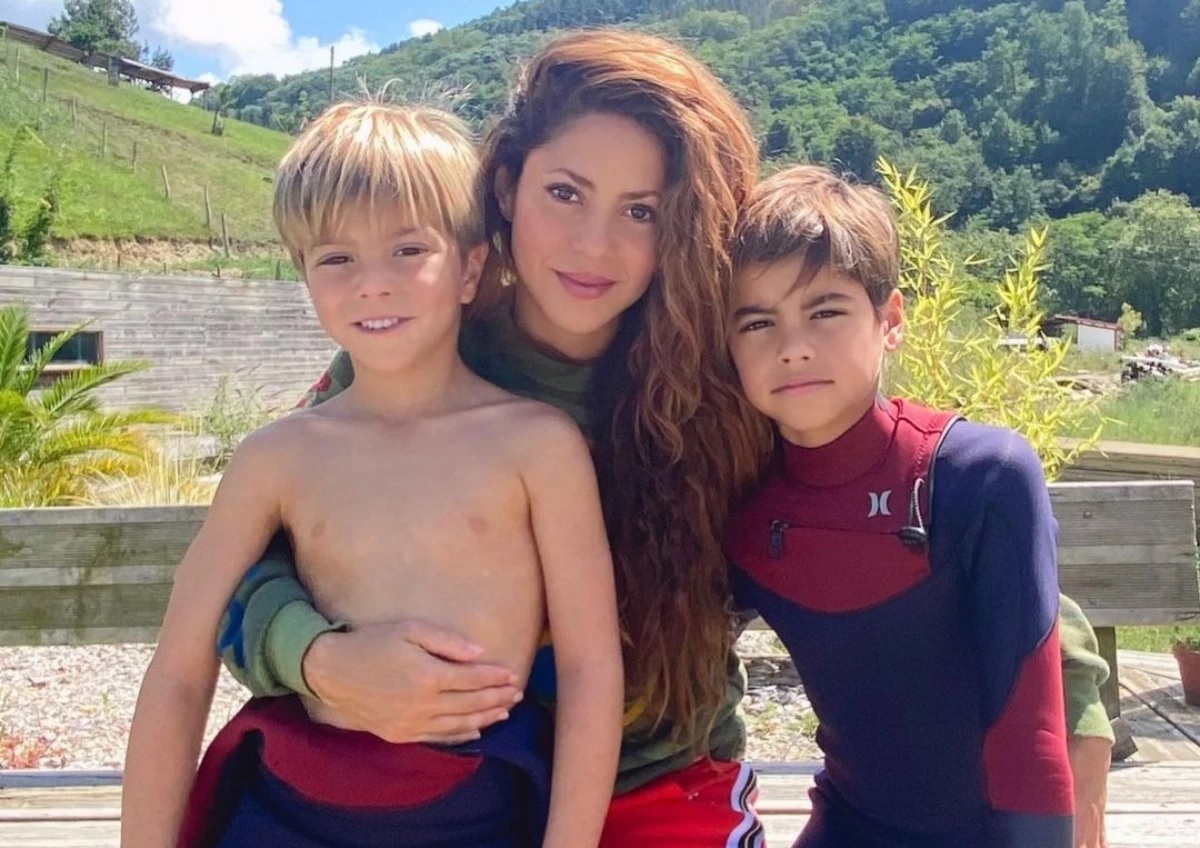 La cantante colombiana Shakira y sus hijos Sasha y Milan.jpg