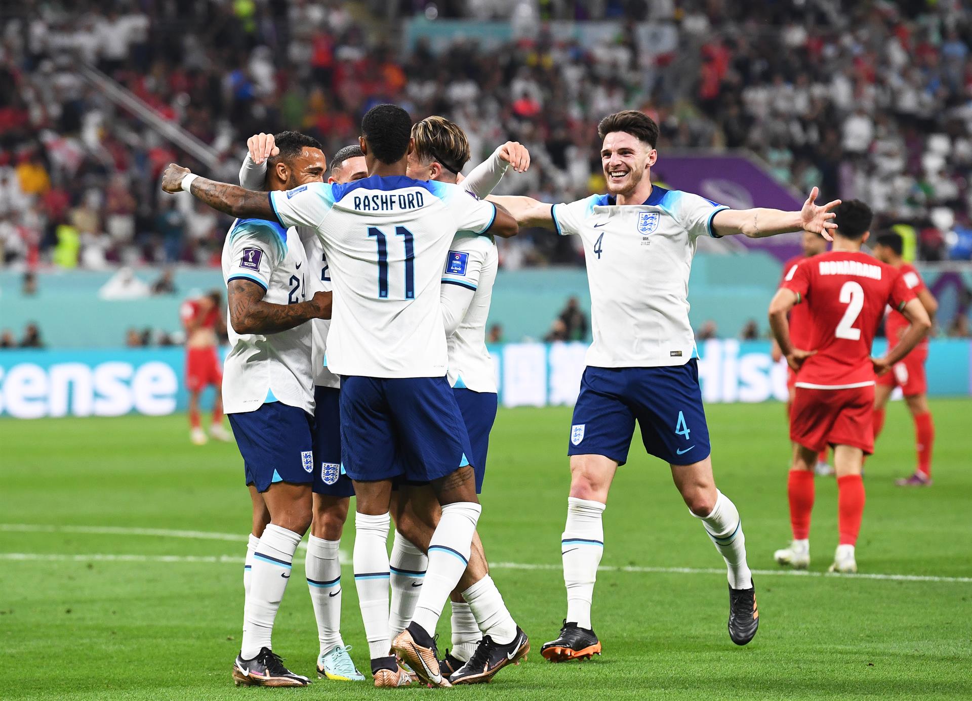 Jugadores de la selección de Inglaterra celebrando uno de los goles.