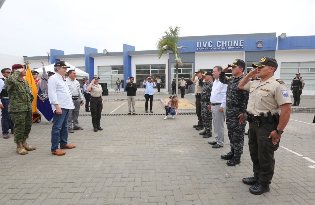 El presidente de la República Guillermo Lasso estuvo en Chone y visitó el hospital Napoleón Dávila.