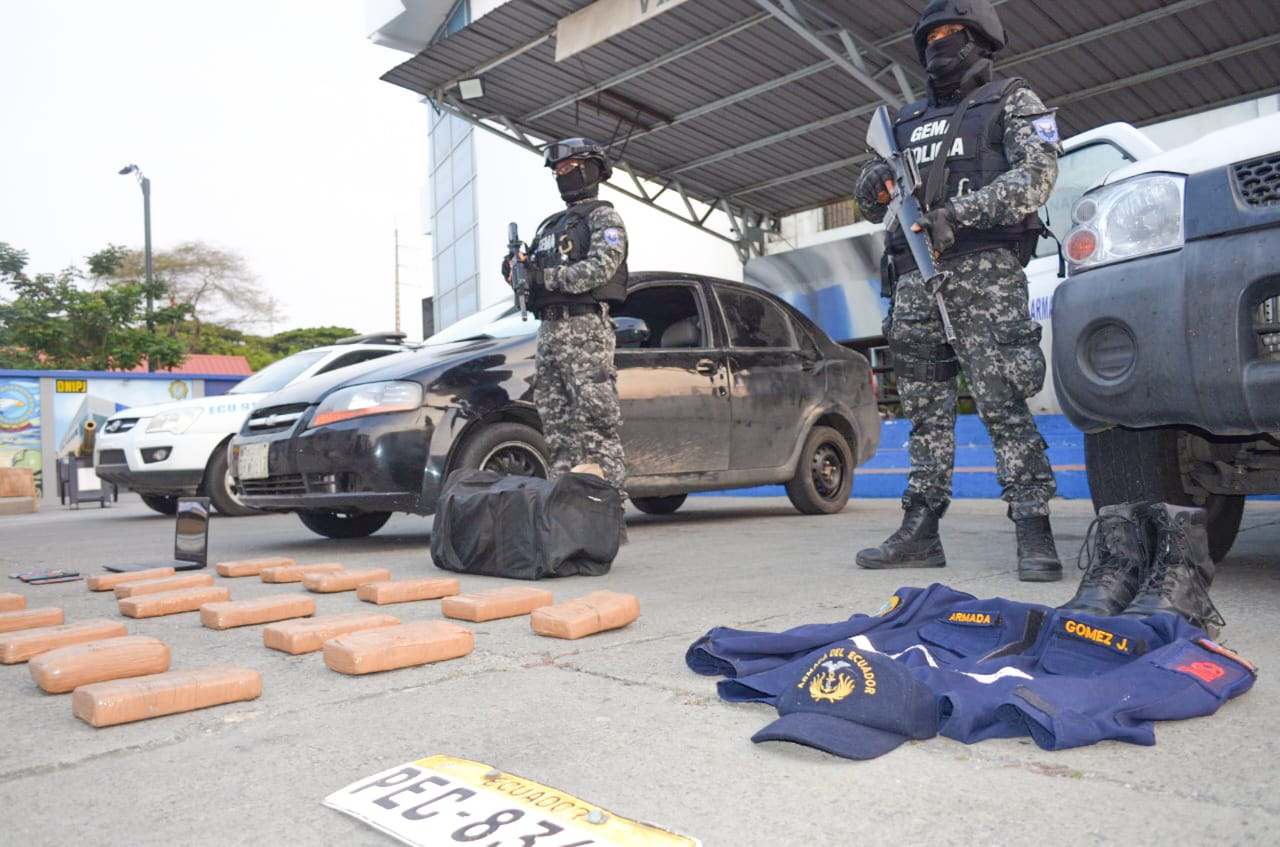 Marino detenido con droga en Guayaquil