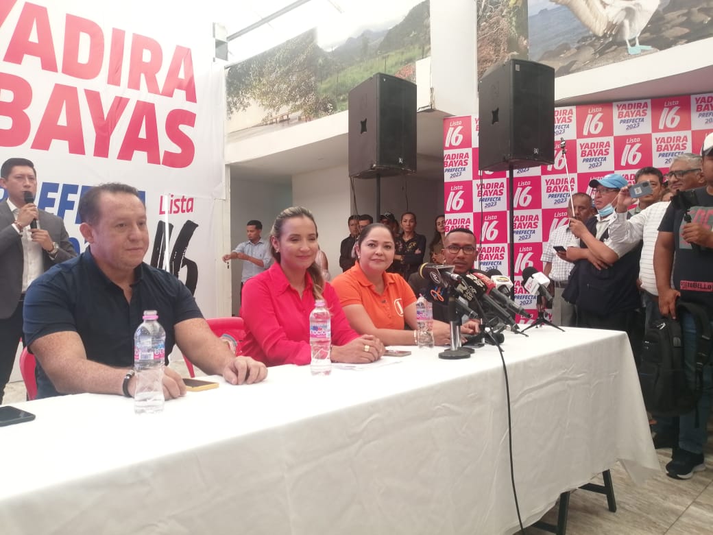 Candidata a prefecta Yadira Bayas apoya a Verónica Zurita