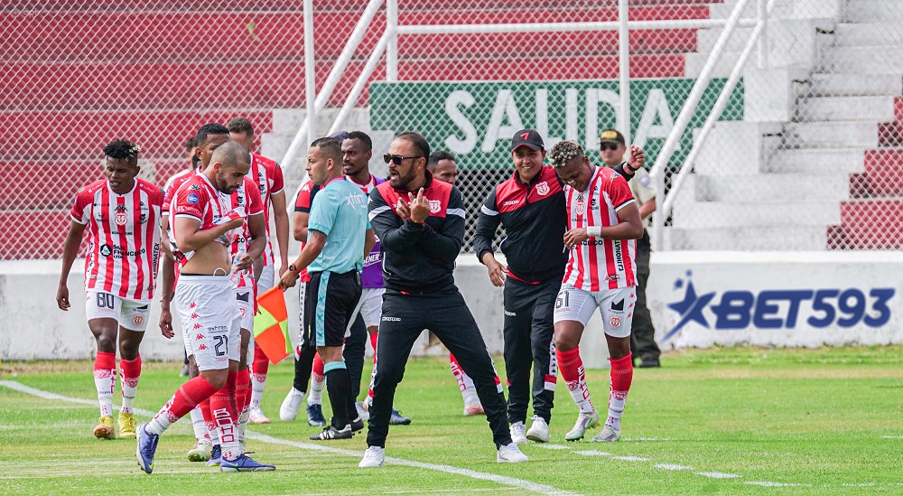 Técnico goleó a Católica