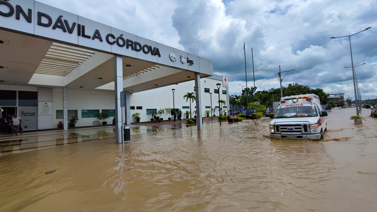 hospital seguro chone