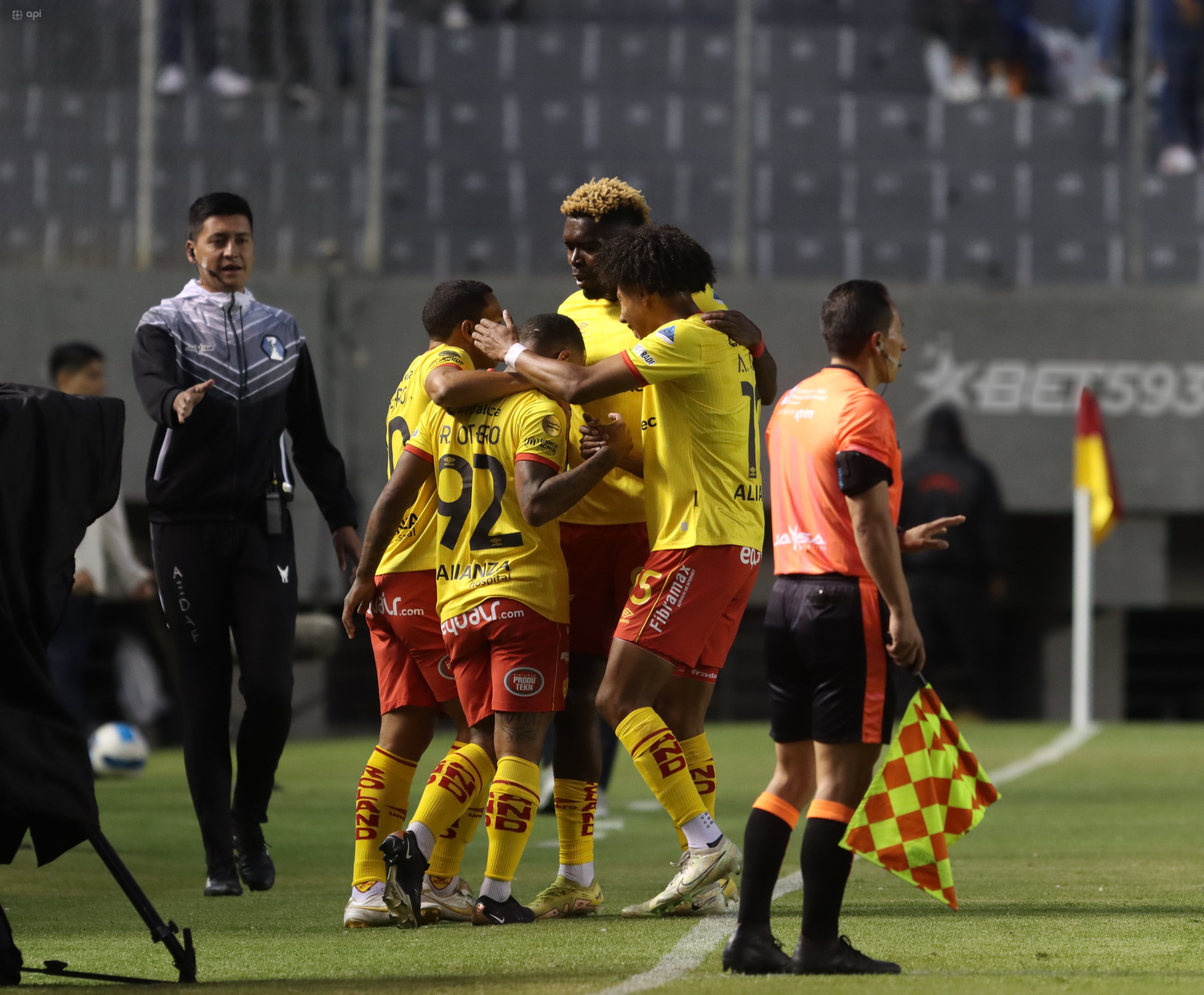 Aucas hizo respetar la localía y le ganó 2-1 a Emelec en el estadio Gonzalo Pozo Ripalda.