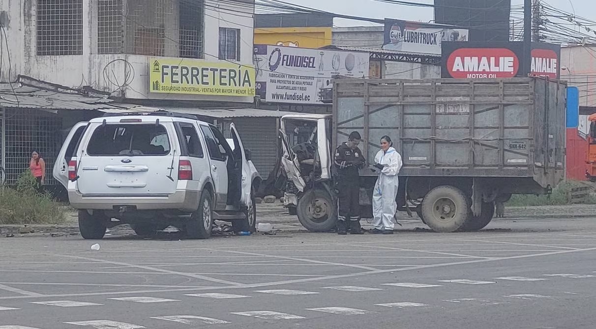 Tres guardaespaldas de un empresario farmacéutico resultaron heridos tras repeler un ataque delincuencial.