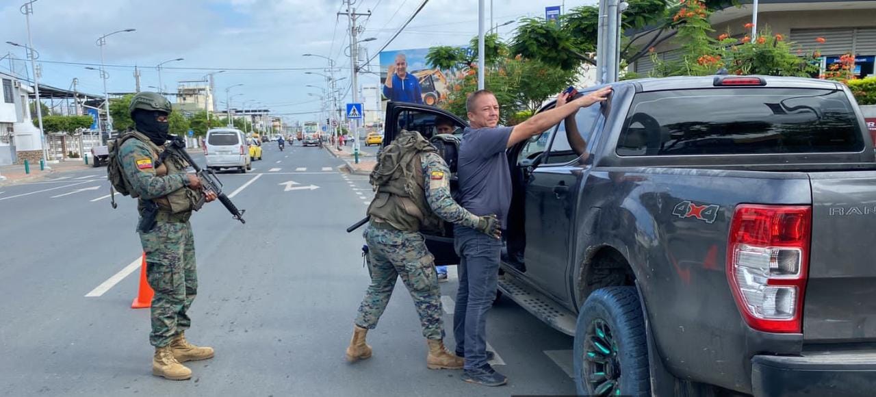 militares-operativos-calles-manta