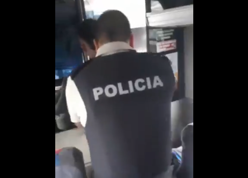 policia-pasajeros-linchar