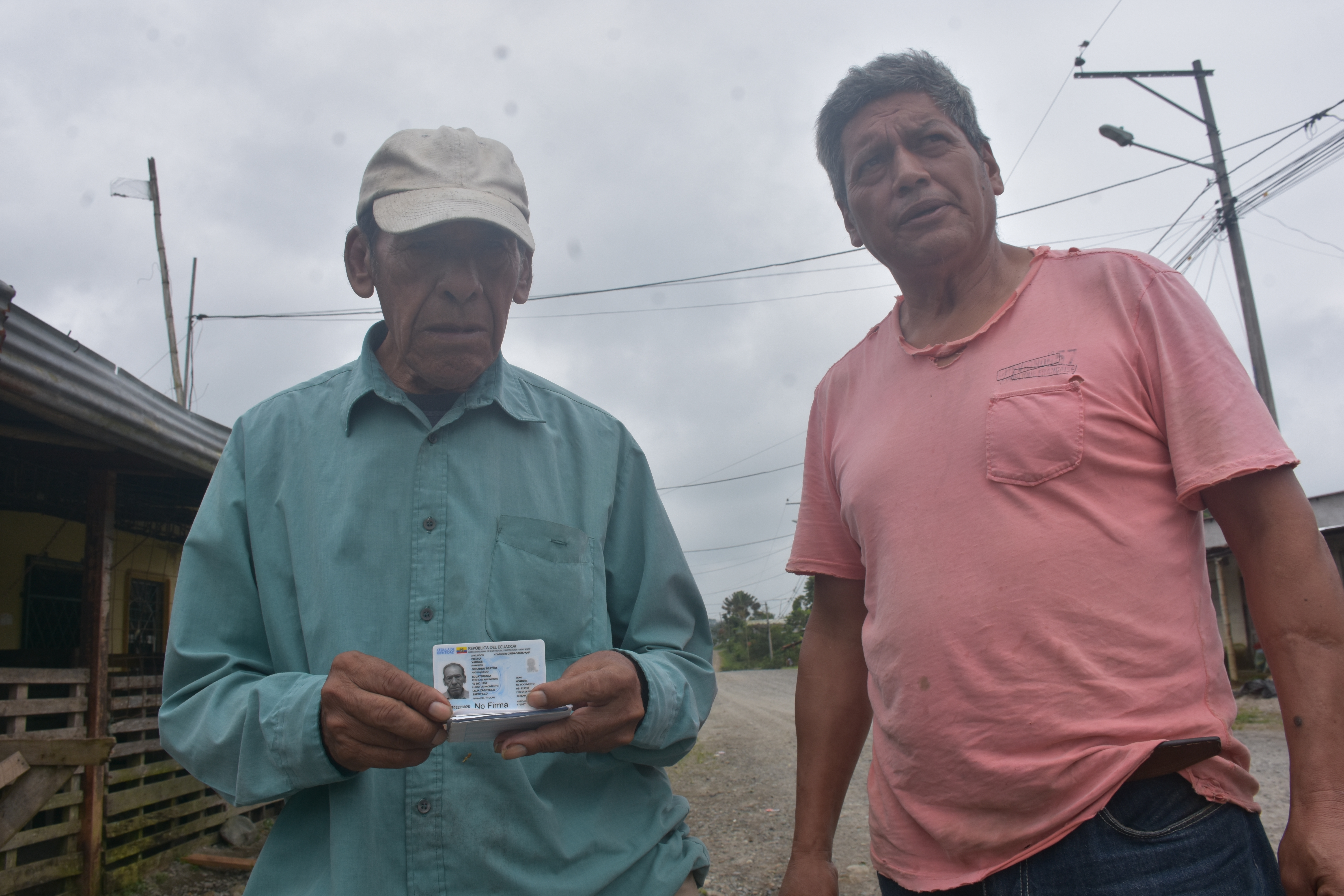 Un adulto mayor fue abandonado; vive de la caridad de sus vecinos