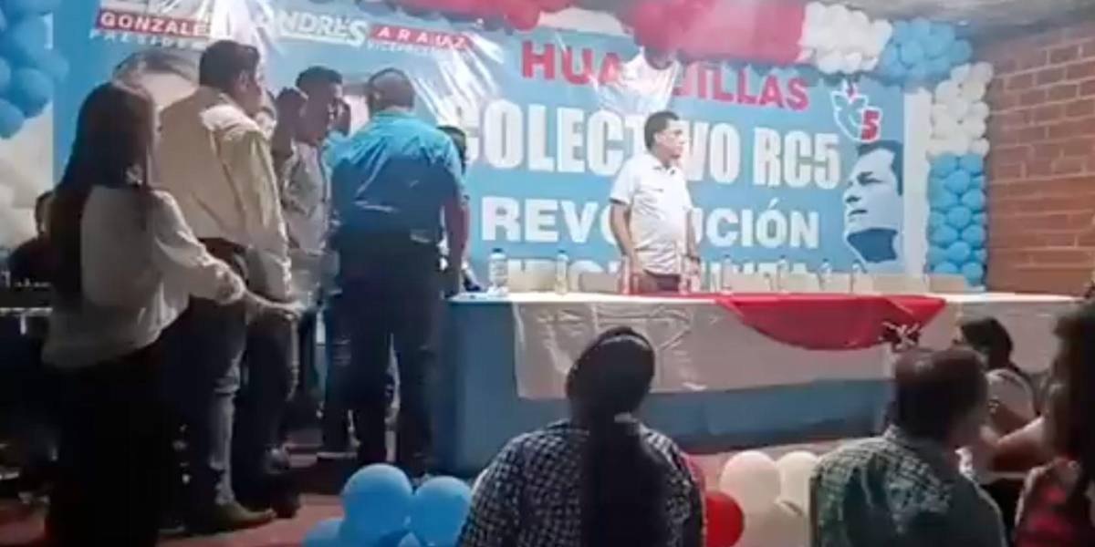 Un artefacto explosivo detonó durante una congregación política, esto en la ciudad de Huaquillas, sur del país.