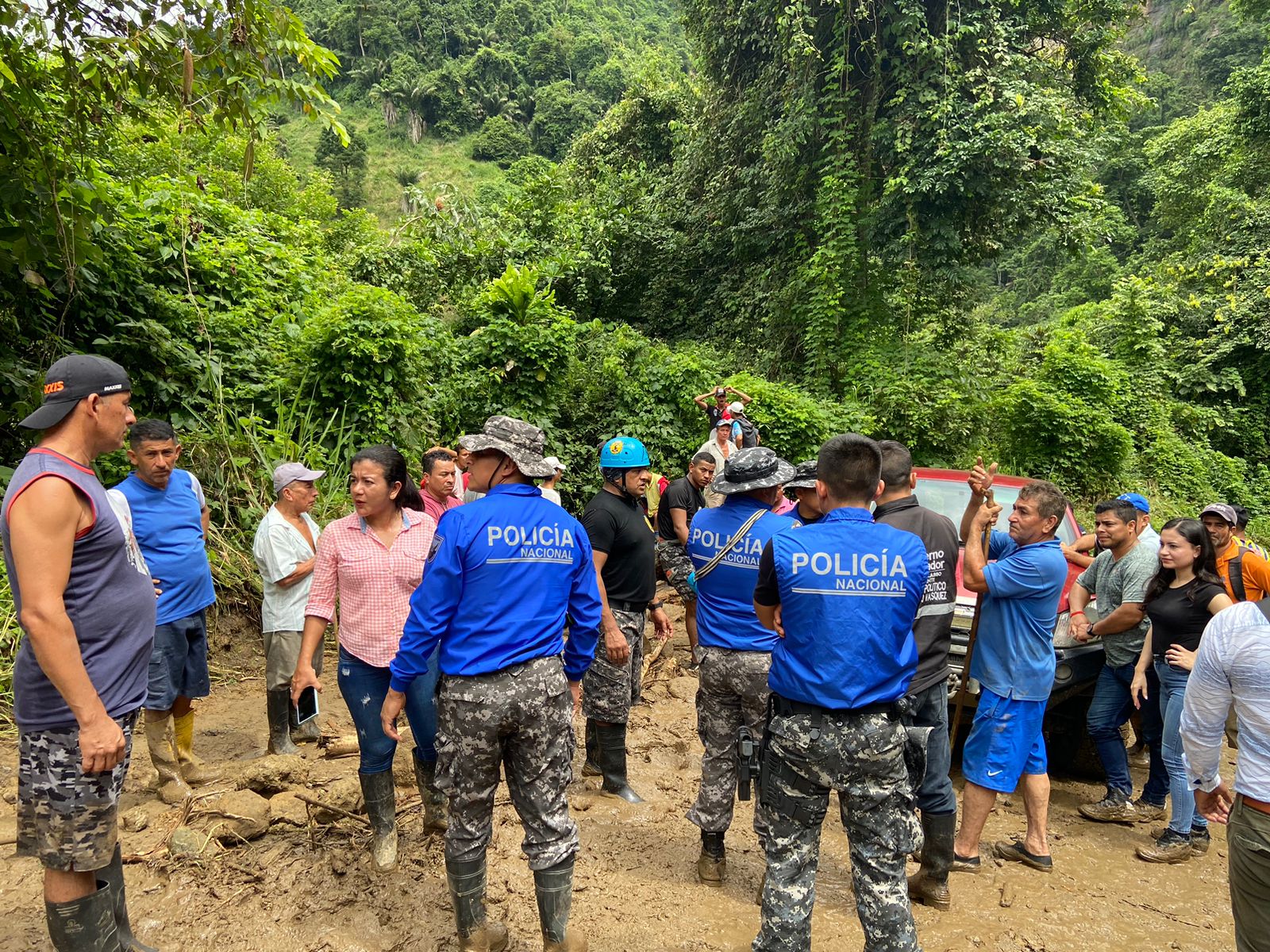 Hombre desapareció en medio de deslizamiento de tierra en Santa Ana