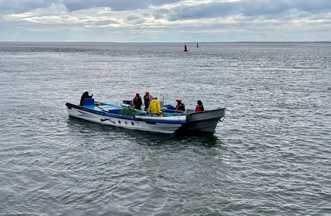 Tres pescadores fueron atacados por piratas y dejados a la deriva