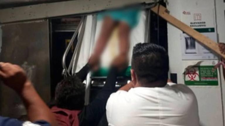 Una niña de 6 años murió tras ser aplastada en un ascensor mientras la trasladaban en una camilla al área de hospitalización.