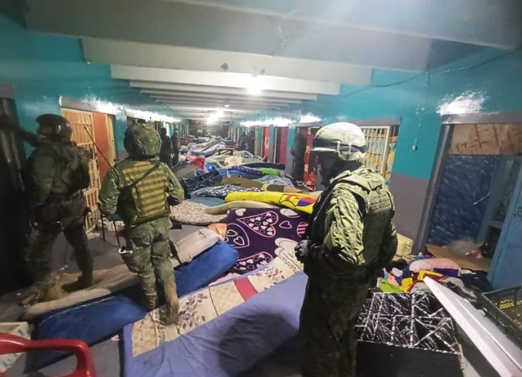 Un numeroso contingente de policías y militares ingresó la madrugada de este jueves 3 de agosto del 2023 a la Penitenciaría del Litoral.