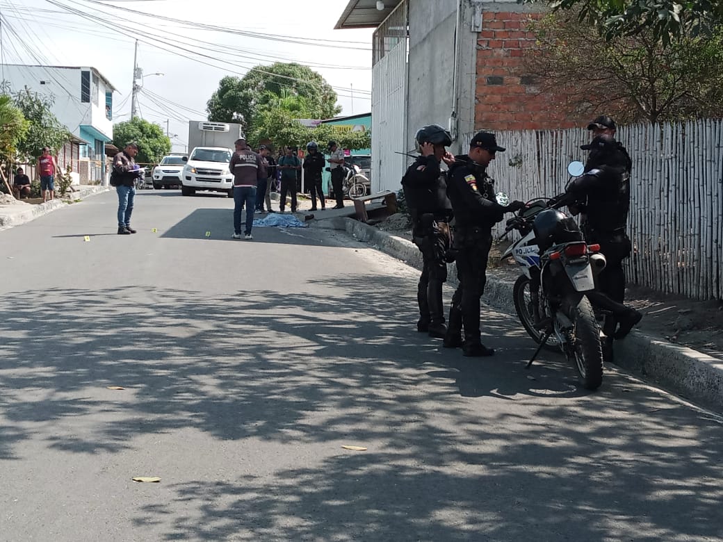 Un muerto y un herido en atentado de sicarios en Manta