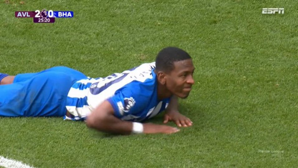 Pervis Estupiñán marcó autogol en Brighton vs. Aston Villa