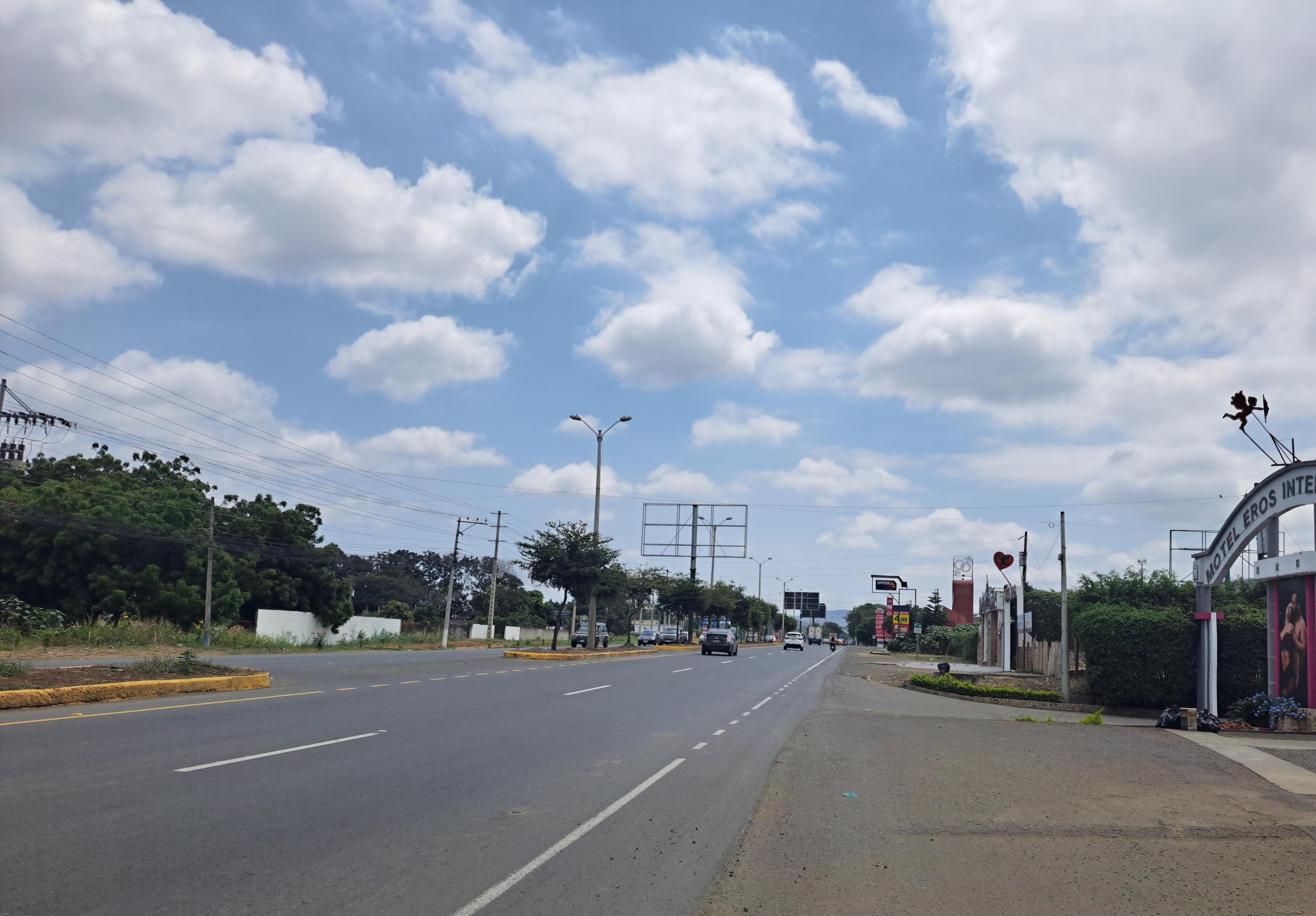 A una pareja le dispararon varias veces  en el  momento exacto en que pretendían ingresar a un motel de carretera.