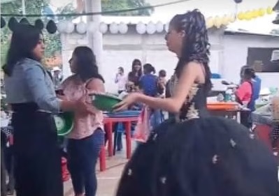 Una quinceañera mexicana se volvió viral en TikTok al establecer una regla estricta para su fiesta de 15 años.