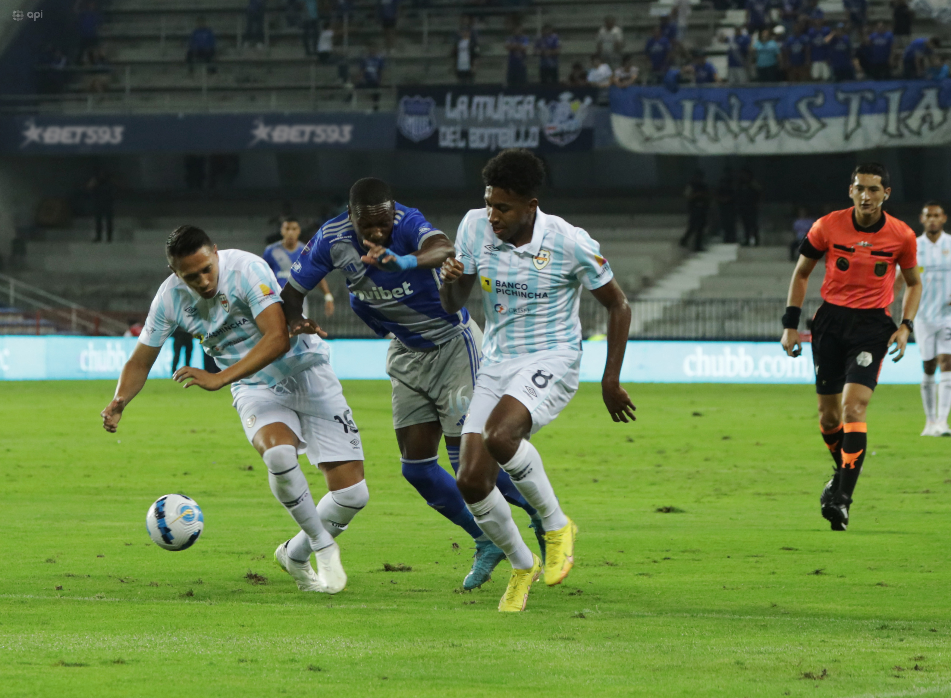 Emelec logró levantar cabeza en el campeonato ecuatoriano de fútbol y esta vez ganó en condición de local.