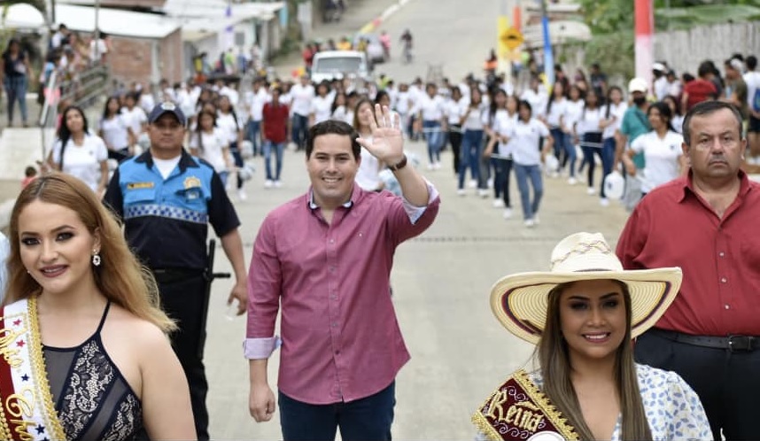 Marlon Vera, excandidato a la Alcaldía de Chone denunció que lo expulsaron de un grupo de militantes de la Revolución Ciudadana.