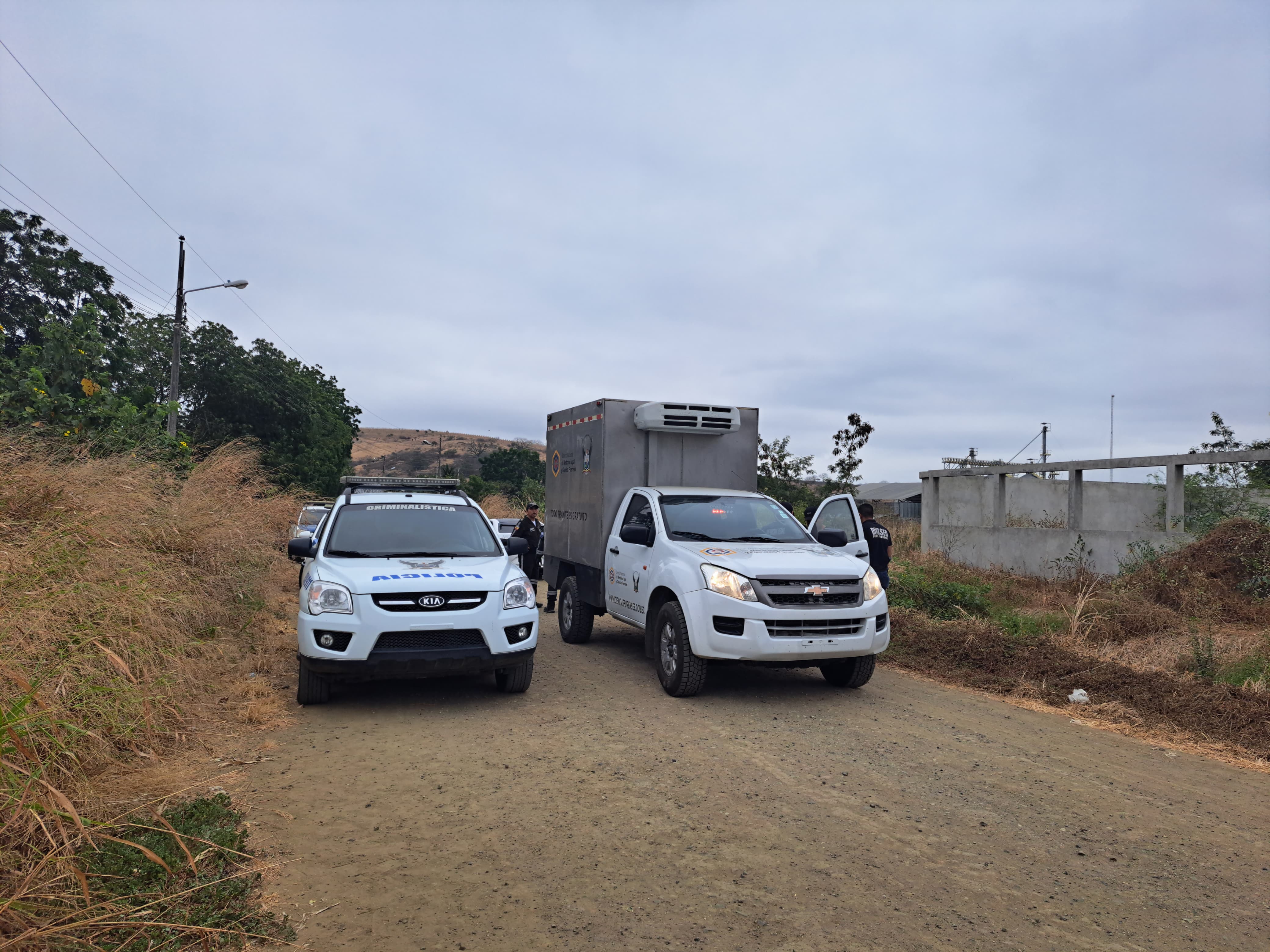 Hallan a una mujer sin vida en la vía Portoviejo-Montecristi