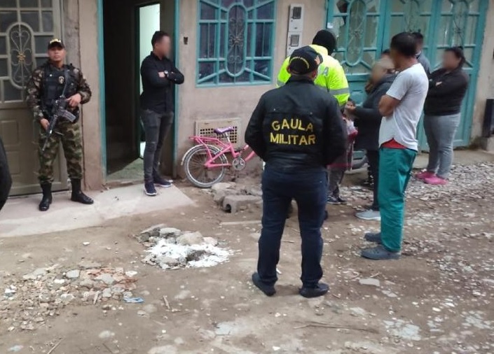 Parece el guión de una película, pero no lo es. Una policía infiltrada logró capturar a un peligroso criminal en Colombia.