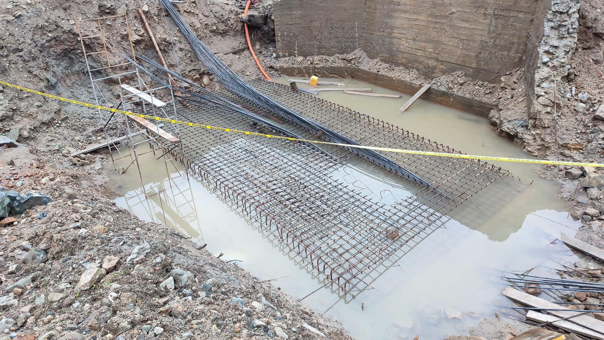 Dos obreros murieron en la construcción de un puente