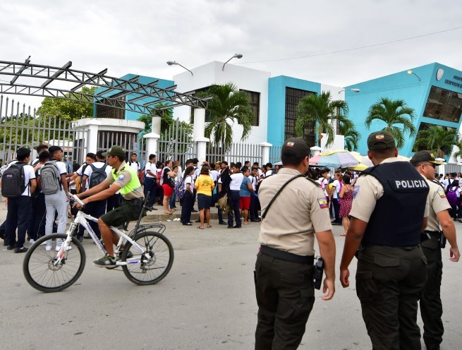 Más de 120 maestros han presentado quejas y hasta denuncias formales tras haber recibido amenazas de muerte.