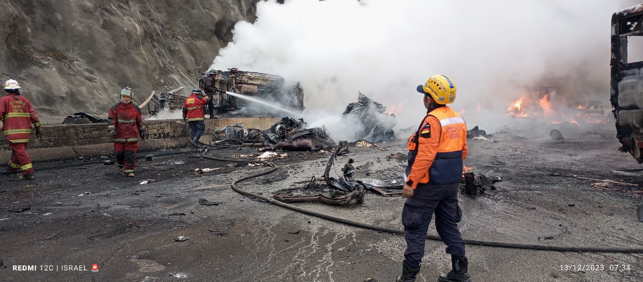 Aumentan a 14 los muertos por un accidente de tráfico múltiple en Venezuela