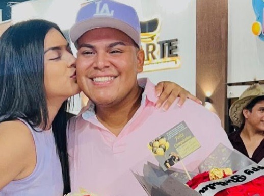 La novia de Andy García le regaló una gallina en su cumpleaños