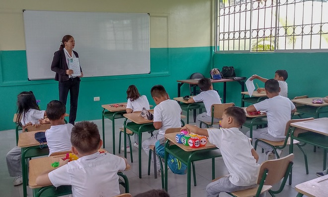 Durante las festividades de Navidad y Año Nuevo los estudiantes se irán de vacaciones, pero los maestros harán teletrabajo.