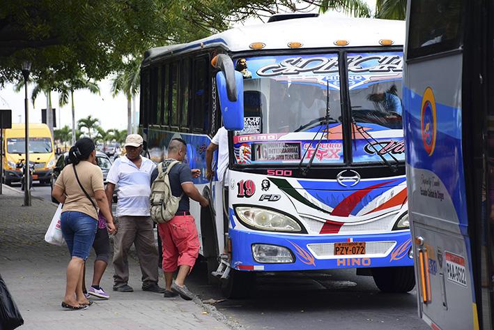 Buses urbanos cumplirán con su jornada habitual en Manta