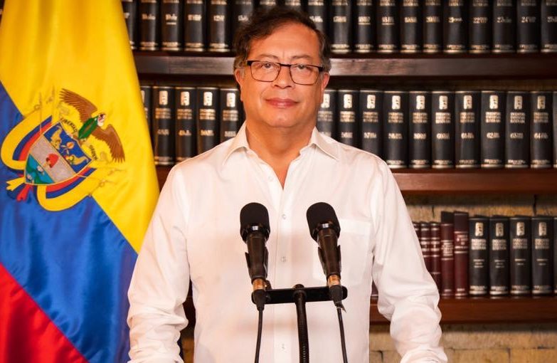 Gustavo Petro dice que si "Fito" está en Colombia, la orden es capturarlo