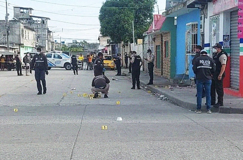 A un total de trece personas, en su mayoría menores de edad, las alcanzaron las balas durante un ataque armado.