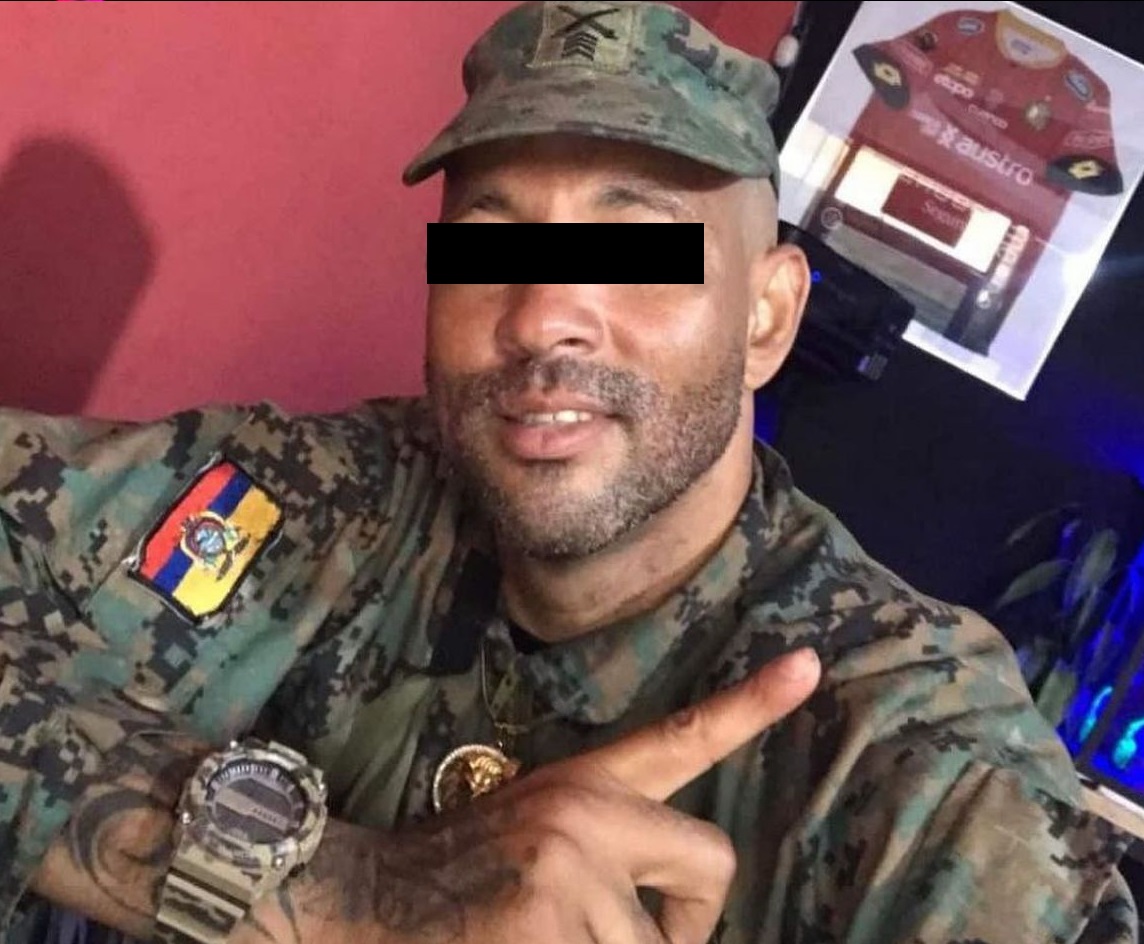 Está indignado por videos de militares sometiendo a terroristas