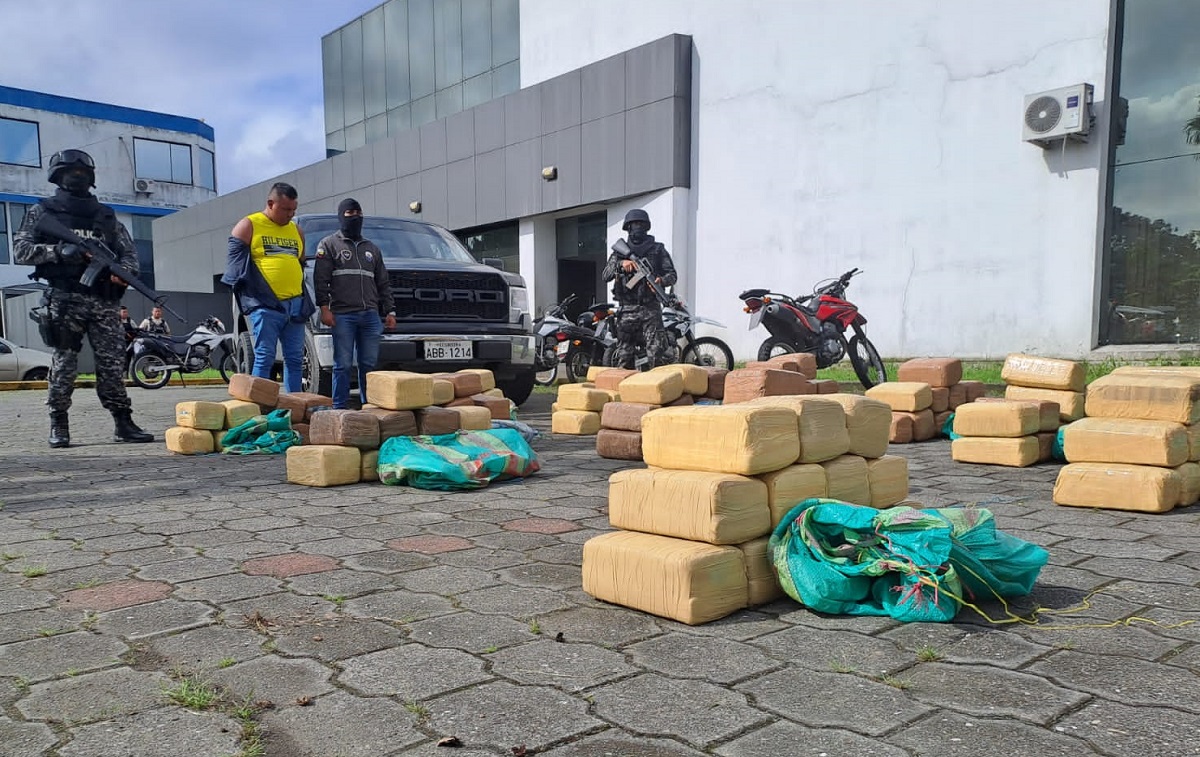 Transportando un cargamento de droga, entre marihuana y cocaína, se detuvo a un hombre este jueves 4 de enero del 2024.