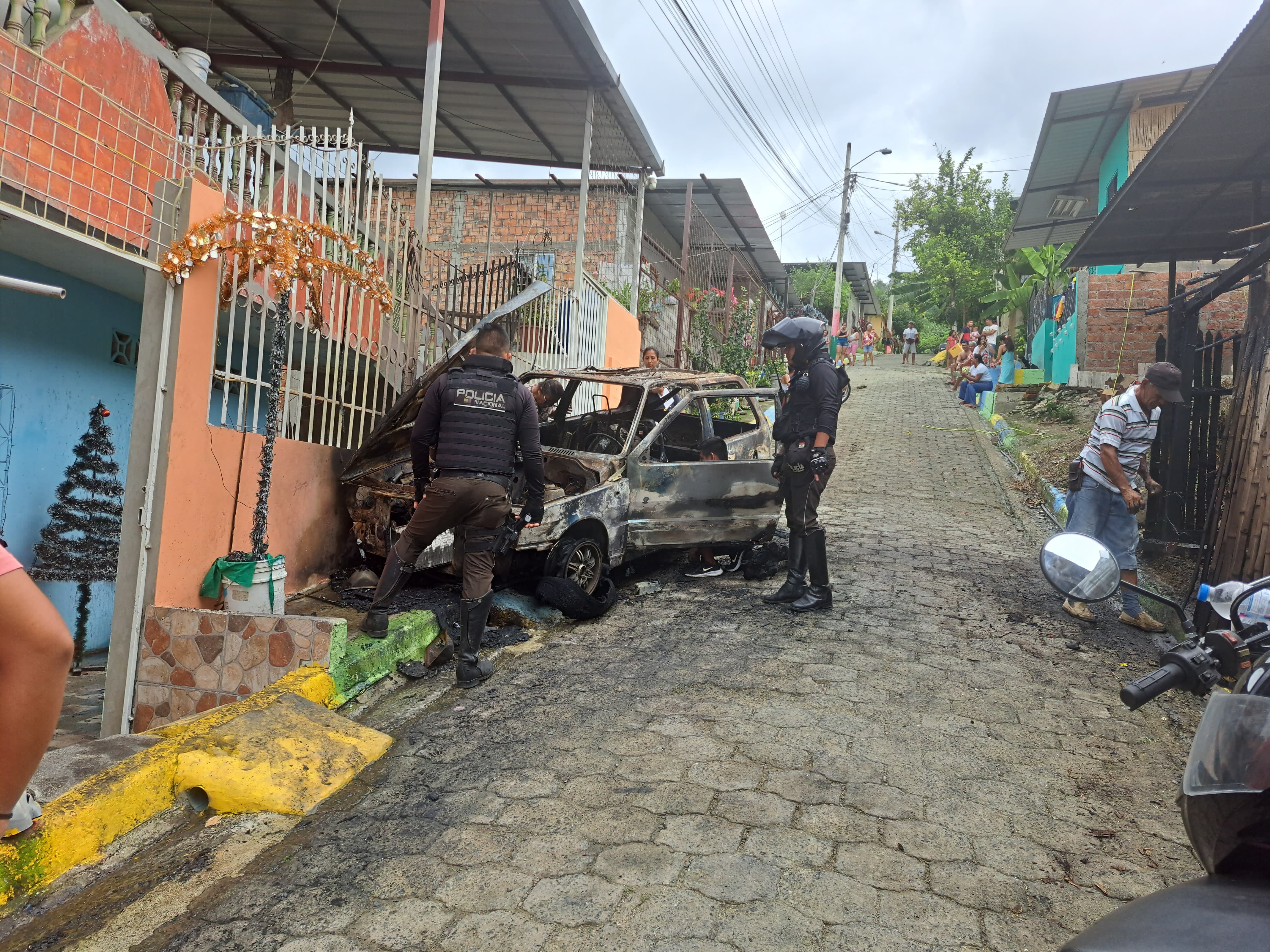 Un carro se incendió y causó alarma en Portoviejo