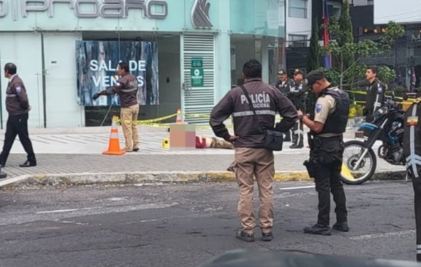 Un funcionario judicial murió al caer del octavo piso de un edificio en Quito
