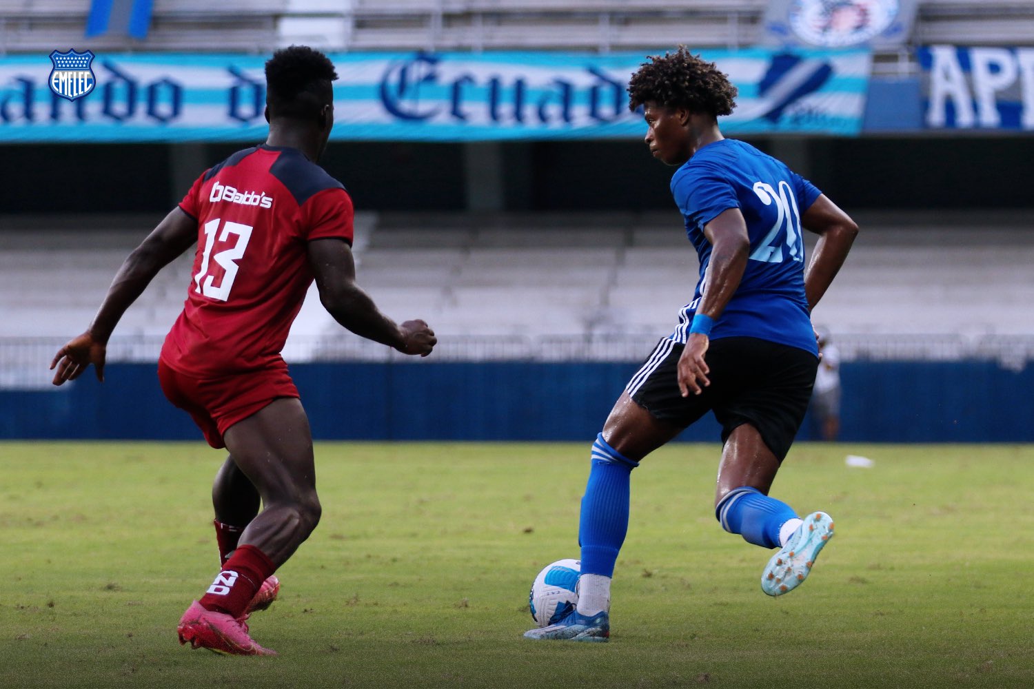 Emelec vs. Delfín Castelli marcó